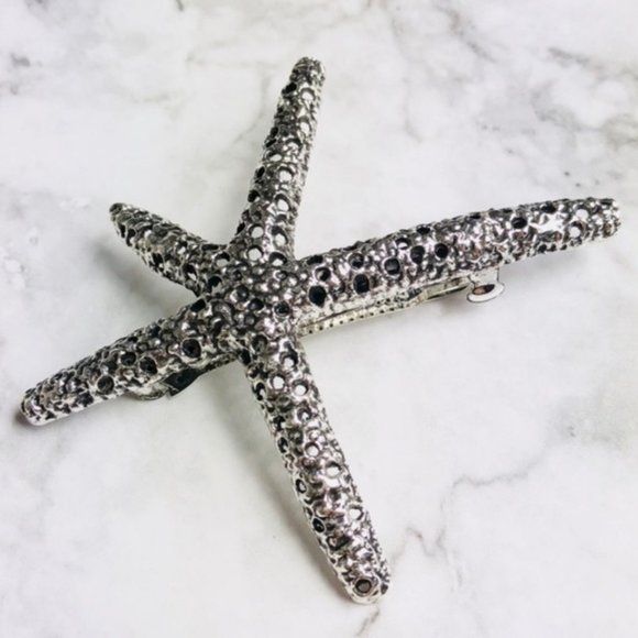 Brandy Melville Accessories - Brandy Melville Silver Metal Starfish Hair Clip